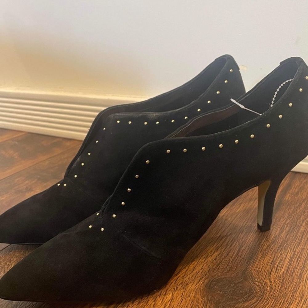 BELLA Vita Women's Suede Leather Dara Shootie Black - Picture 7 of 11